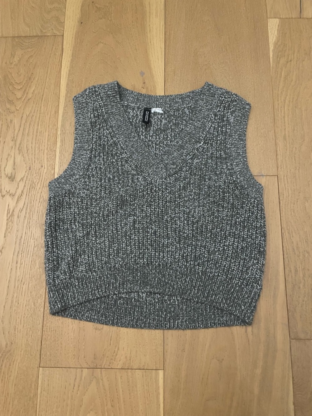 H&M Gray Knit V-Neck Tank Top